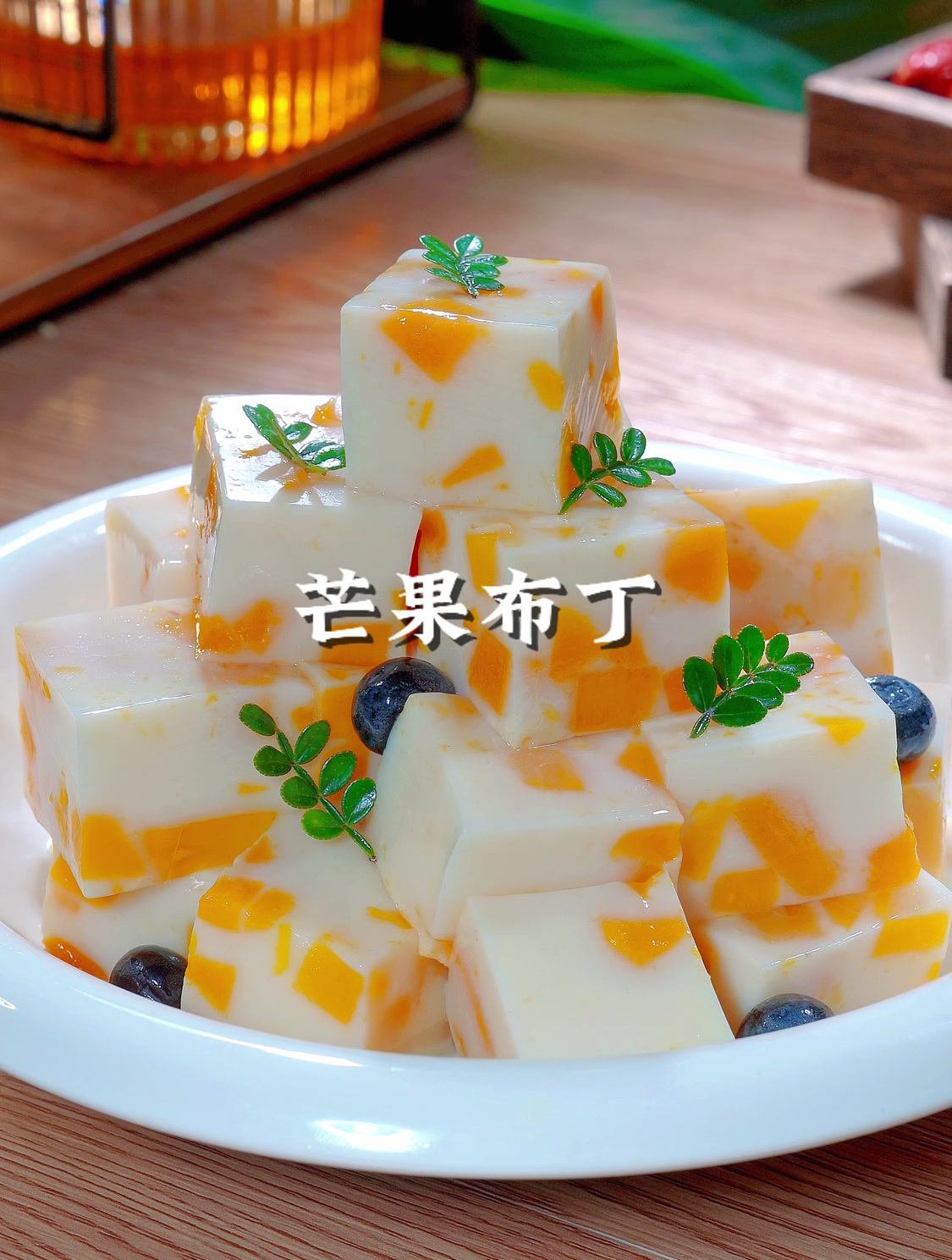 家里有芒果和牛奶,就可以做的芒果奶冻,做法特简单!