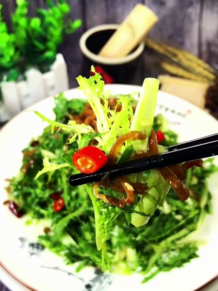 简单易学的菜丁香鱼拌苦菊做法