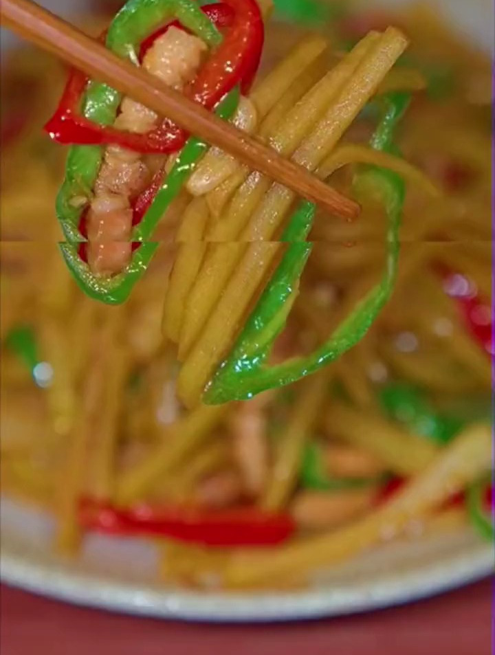 土豆炒肉丝,再下饭不过的家常菜,清脆爽口,做法简单