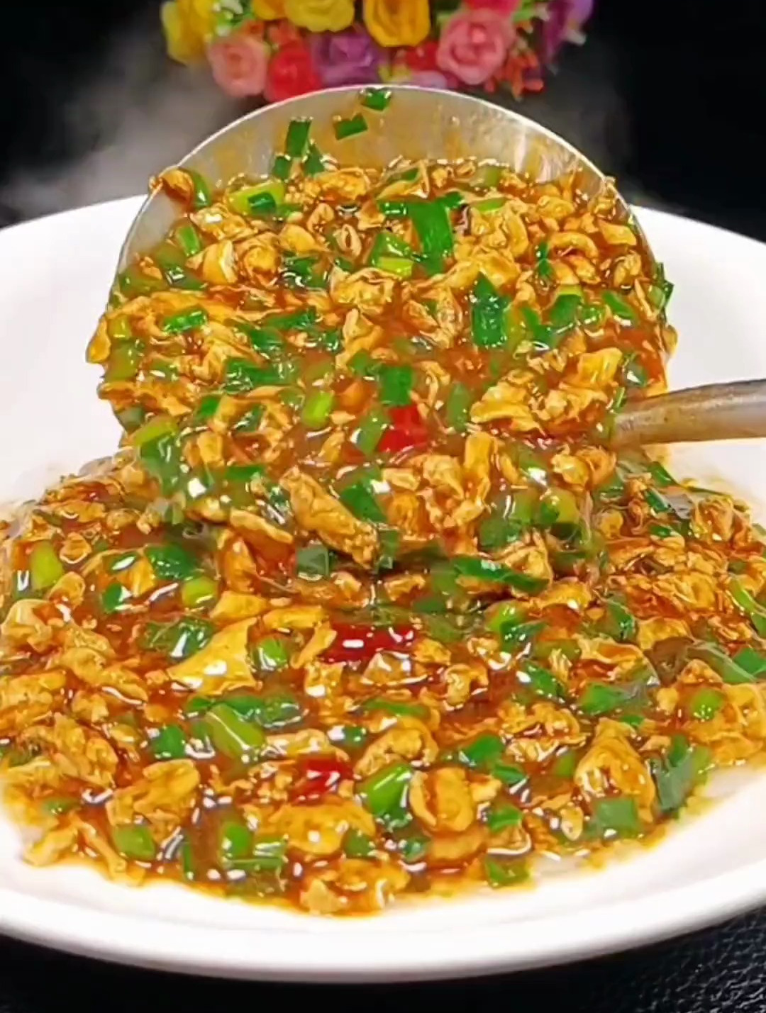 韭菜末炒鸡蛋 不论是配大米饭还是拌面条,都老香了