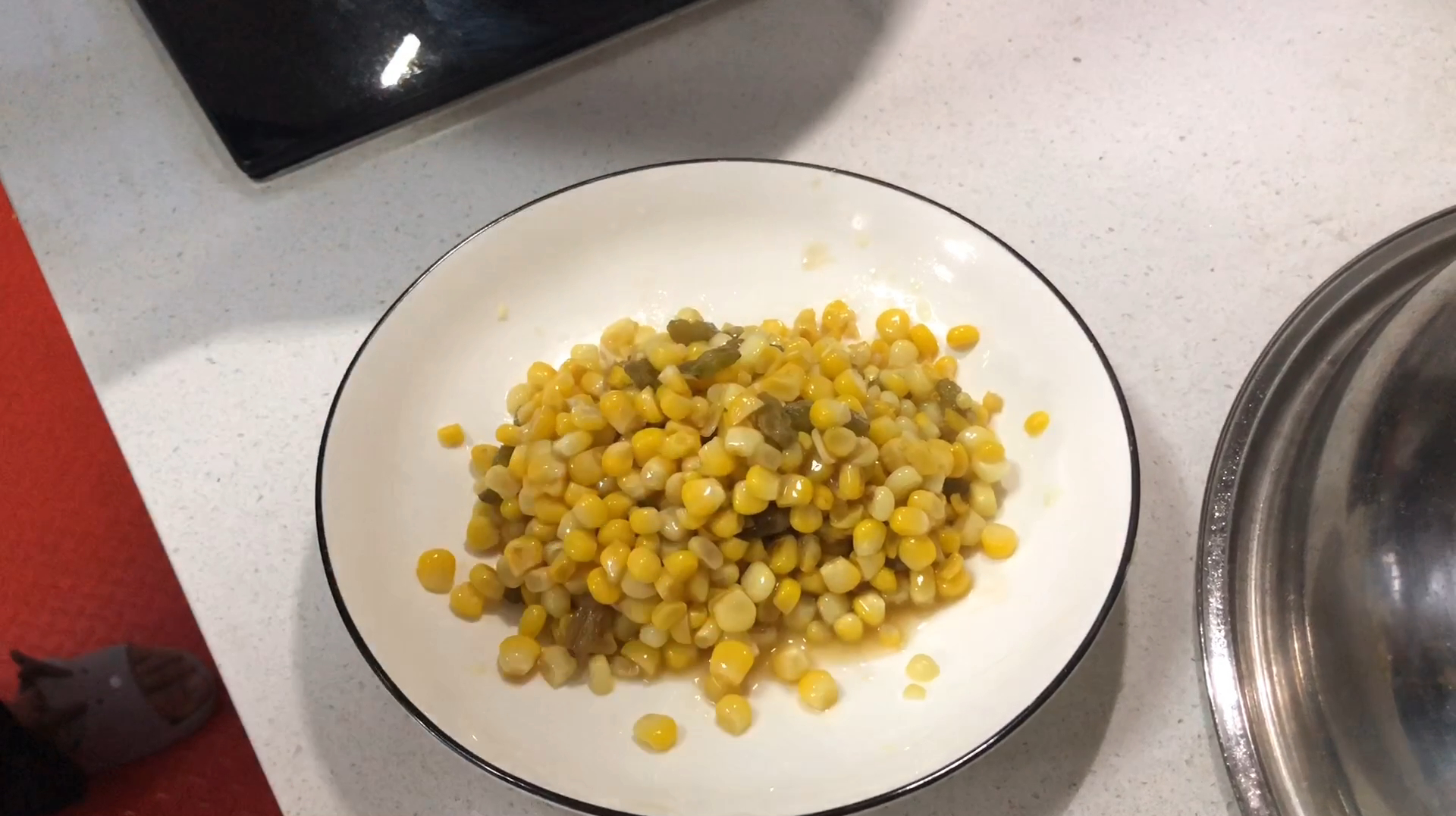 葡萄干炒玉米粒,香甜可口,小朋友最爱吃了