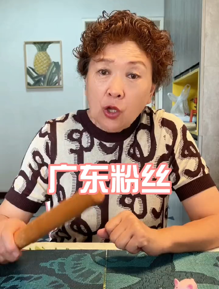 粉丝推荐的广东早点黄金糕好sei到肥黑啊