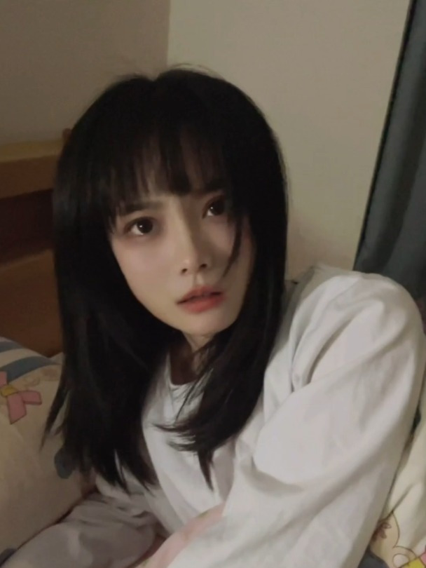 放心视频是我自己剪辑的,说明当时是真瞌睡来了,自己睡地下的