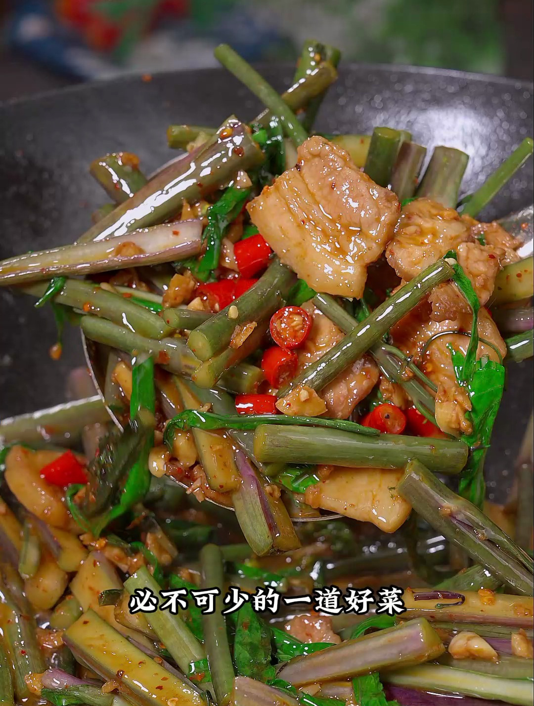 又到吃红菜苔的季节了,跟我这样炒清甜爽脆且多汁还特别入味