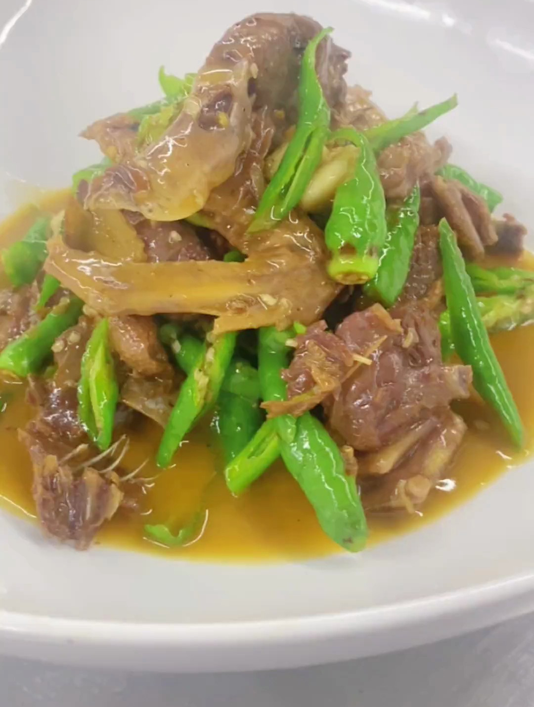 青椒老水鸭,鸭肉里面带有一丝辣椒的青香味