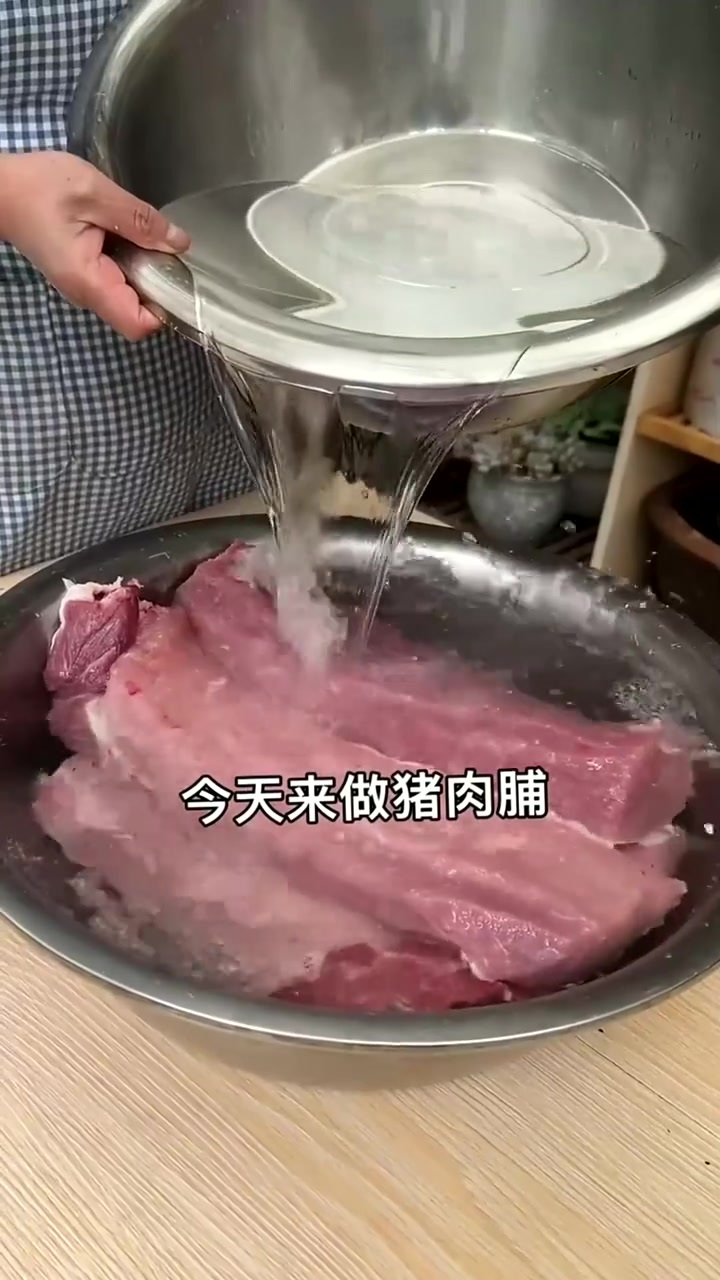 做点猪肉脯,用来招待客人吃着也方便,带你们看看是怎么做的!
