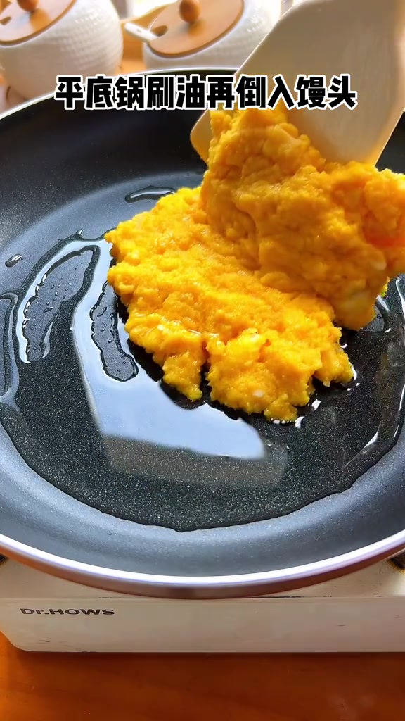 我是万万没想到馒头里倒入两个鸡蛋出锅瞬间变成香甜拉丝的芝士