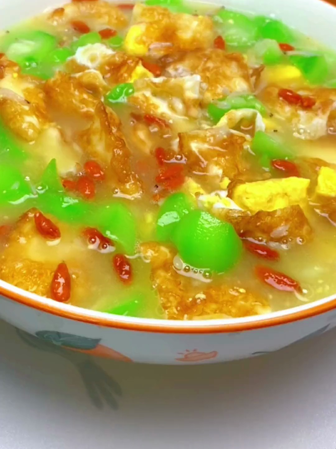 这个季节,一定要给家人做这道虾皮丝瓜鸡蛋汤,味道鲜甜