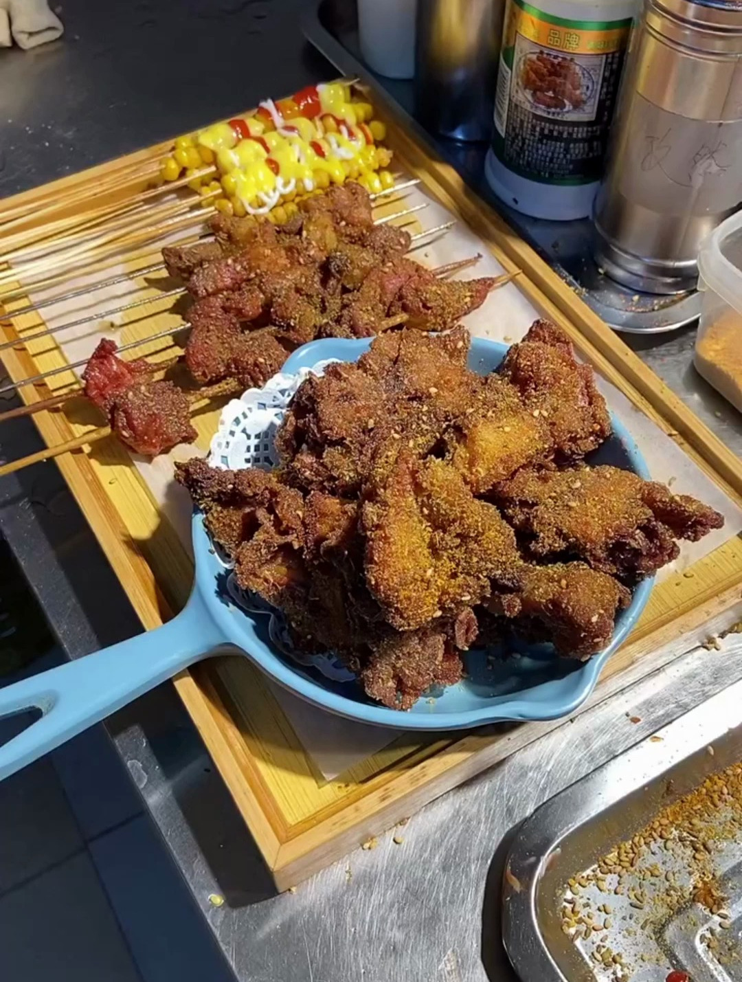 女友说想吃咋鸡块了,就带它来吃了,顺便点了几串最近很火的肉串