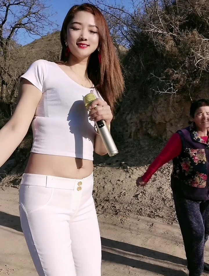 陕北二妹子爱跳舞的精彩视频