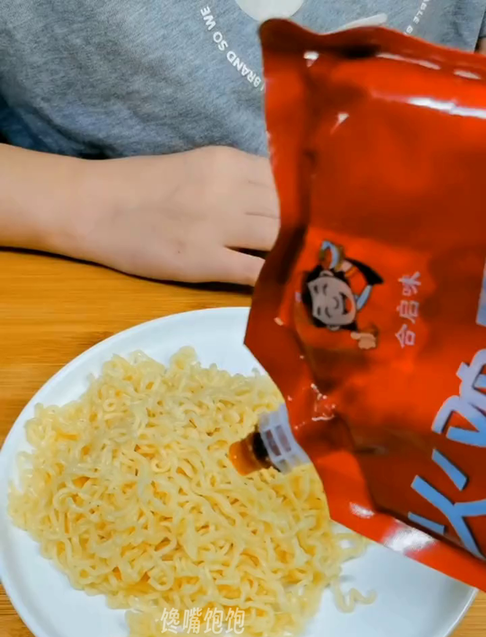 琥珀炸鸡蘸酱,闻着就让人垂涎三尺!