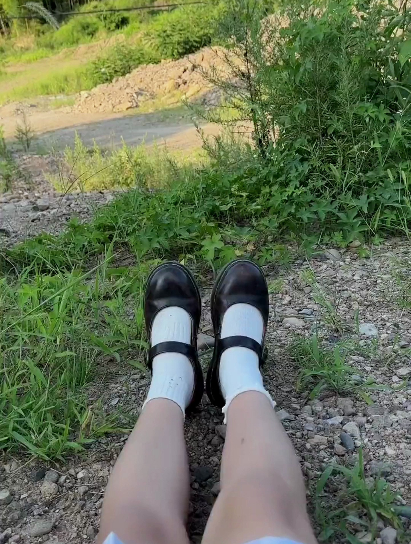 今日吃无骨鸡爪和泡面。美食