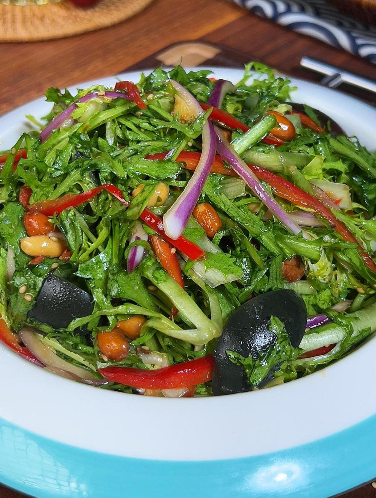 夏天凉拌苦菊这么做简单又好吃,清脆爽口,清热解腻!