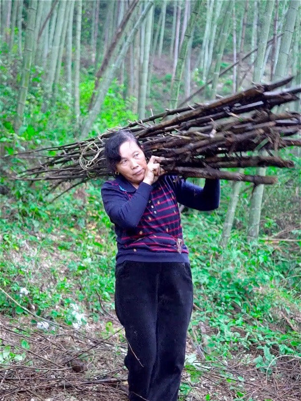 姥姥用菠菜做的牛轧糖还是第一次吃呢?