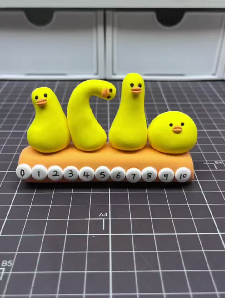 今天我们来制作一个小鸭子临时号码牌吧超轻黏土教程手工教程黏土