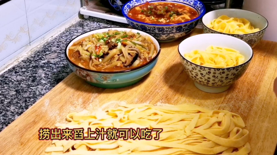 教你粗粮细作的诀窍,用玉米面制作手擀面筋道爽滑,营养美味