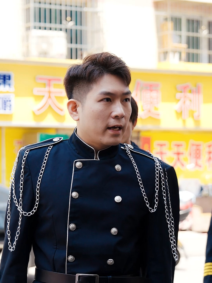 假混混,真英雄- 33