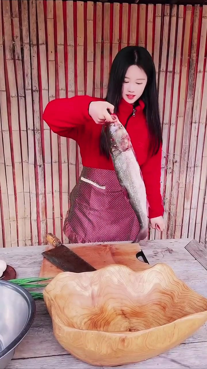 上次做了有半只鸡的面,这次做了有海鲜的面和金汤肥牛面,面爽滑