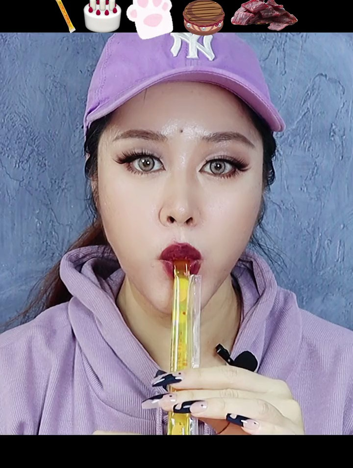 挑战吃表情包,猫爪爪又软又粉嫩,风干牛肉干可以嚼到地老天荒