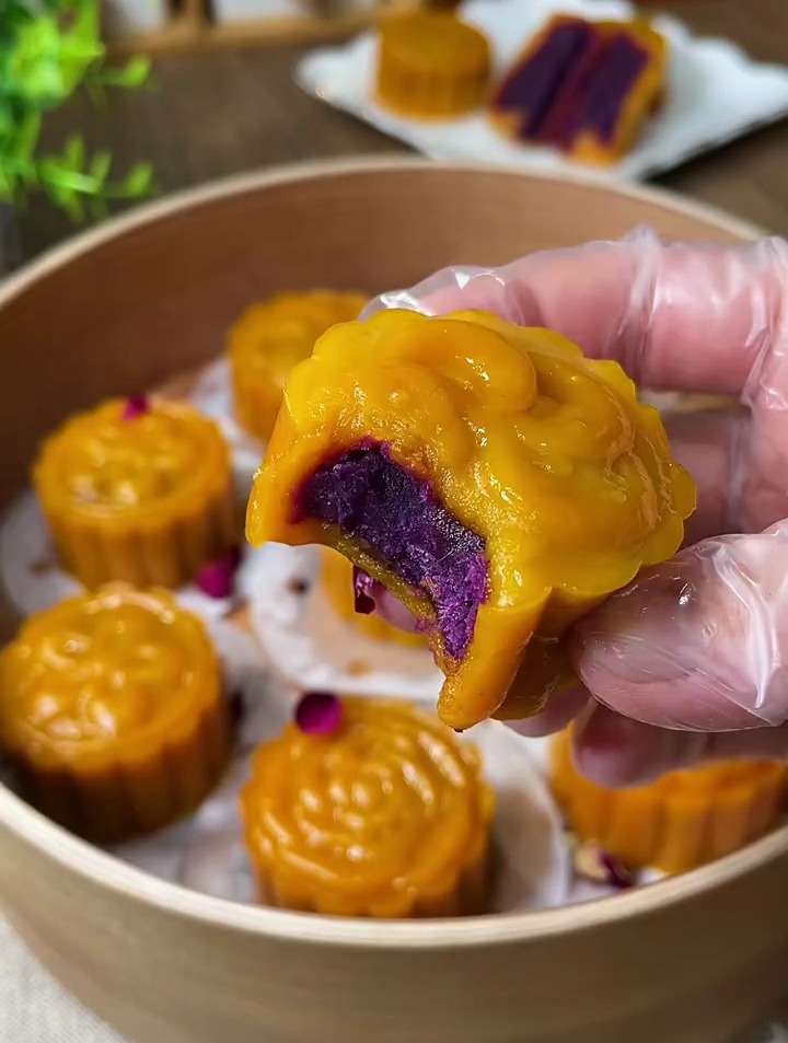 自制南瓜紫薯月饼,简单健康还好吃!简单几步在家就能做