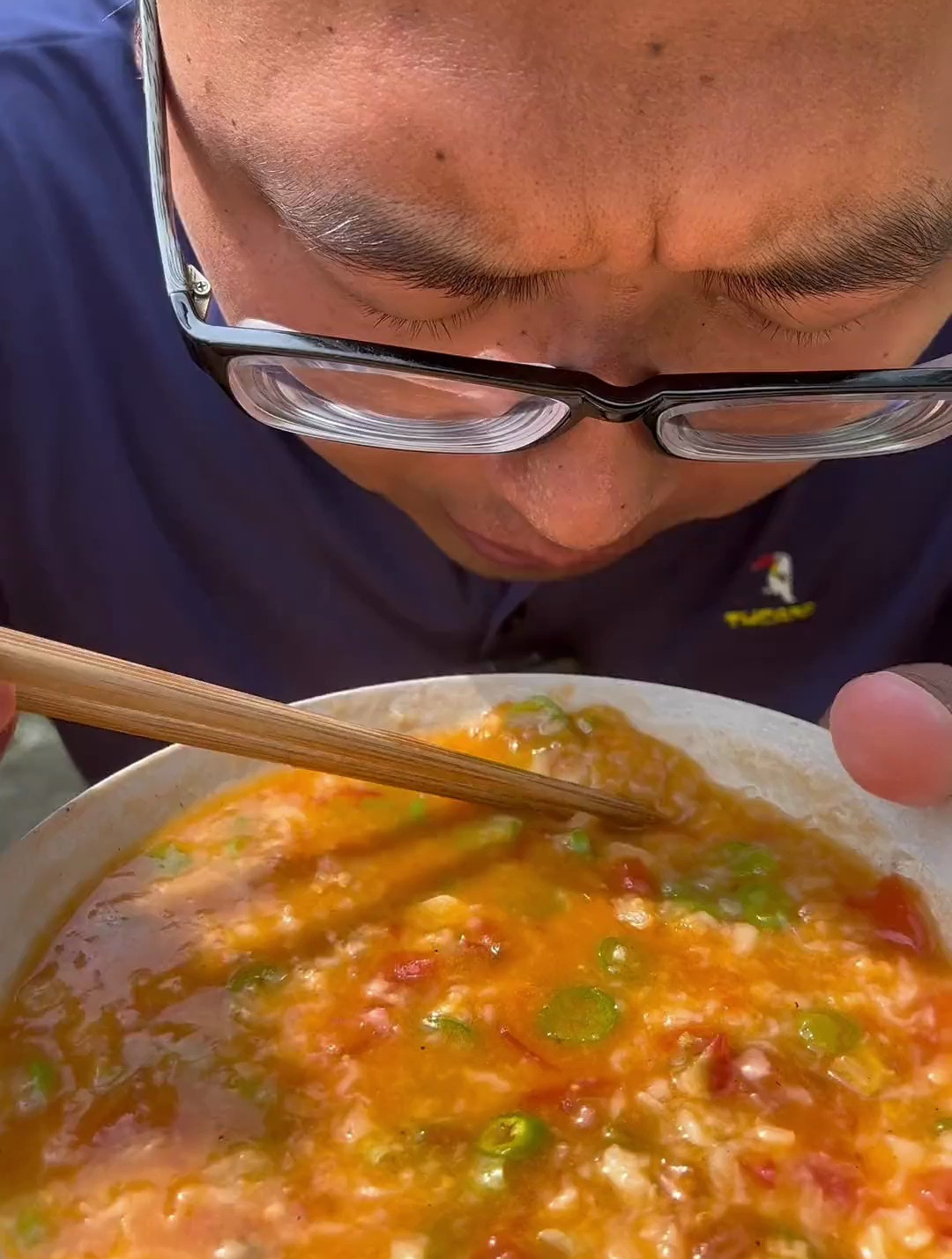 西红柿拌汤是夏季清凉解暑,开胃饭首选,平常的农家饭