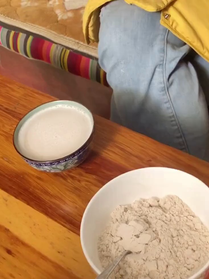 藏族人喝酥油茶有一套规矩