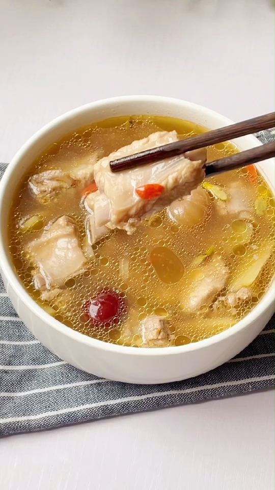 ️石斛桂圆排骨汤,汤鲜味美,超好喝!