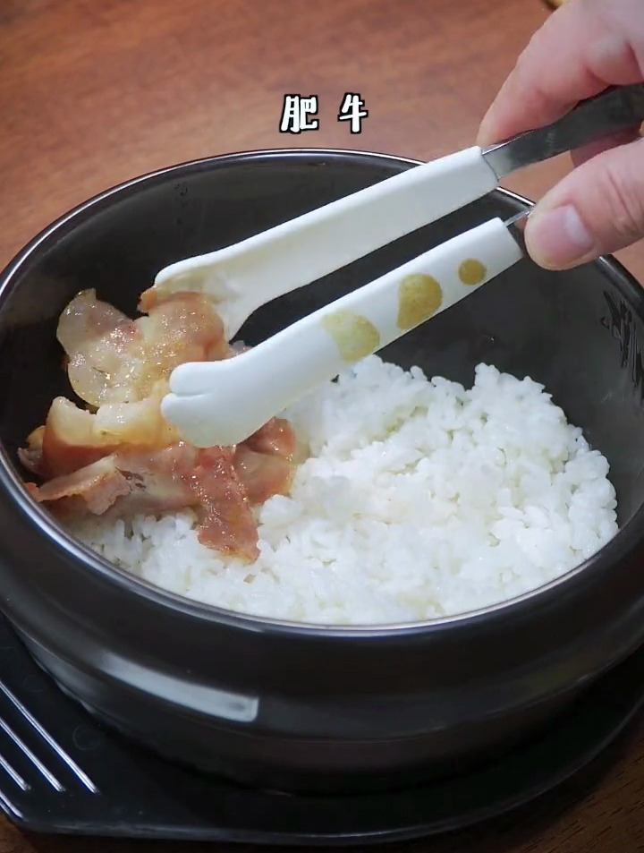 不知道吃什么的时候来一份石锅拌饭!做法很简单!