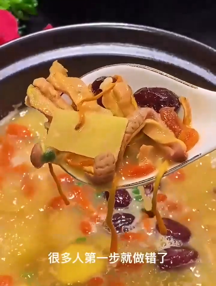 天气变凉了一定要给家人做一锅热气腾腾的猪肚汤补一补