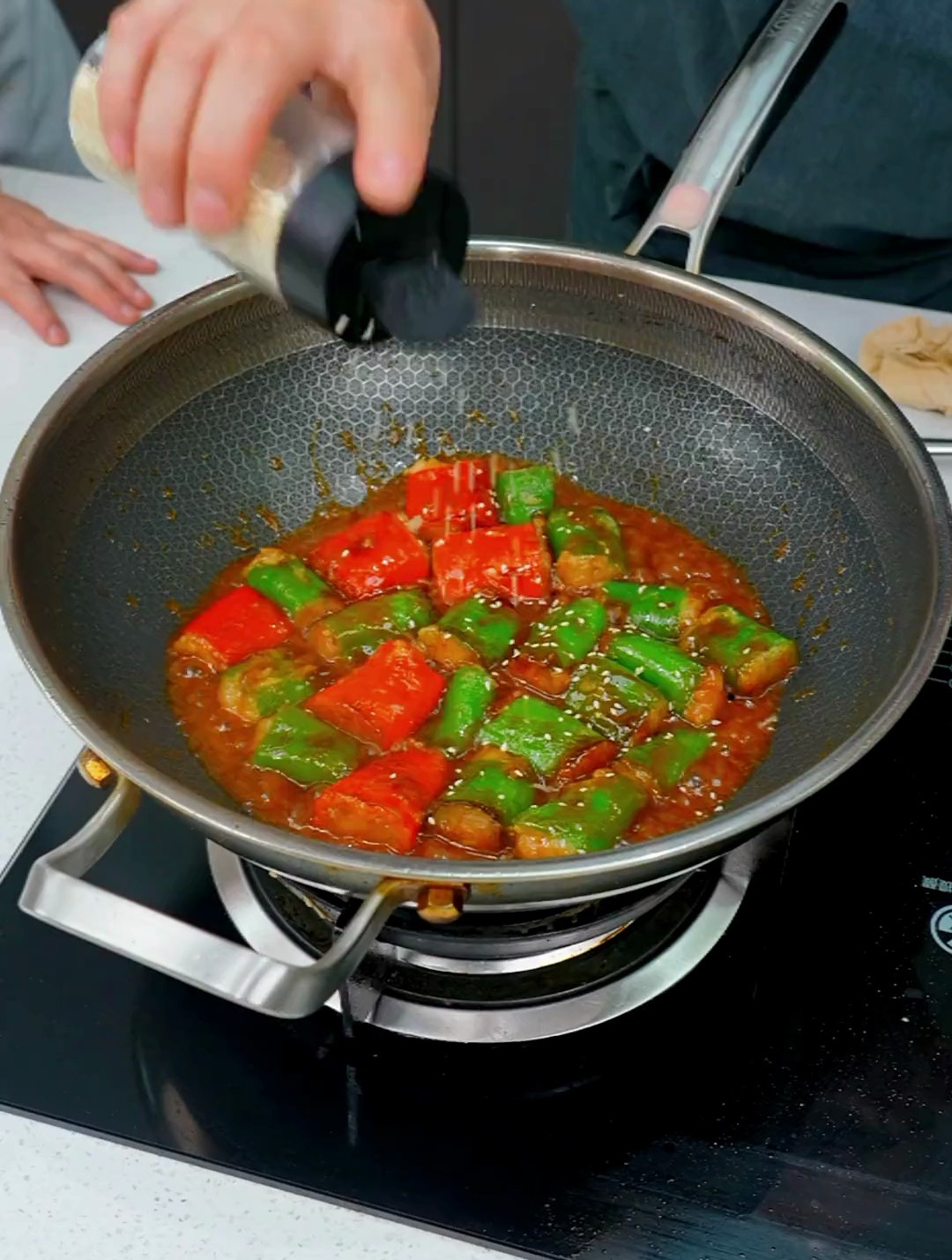 青椒塞肉不愧是下饭菜绝绝子 肉质鲜嫩多汁 一口一个真是太下饭了