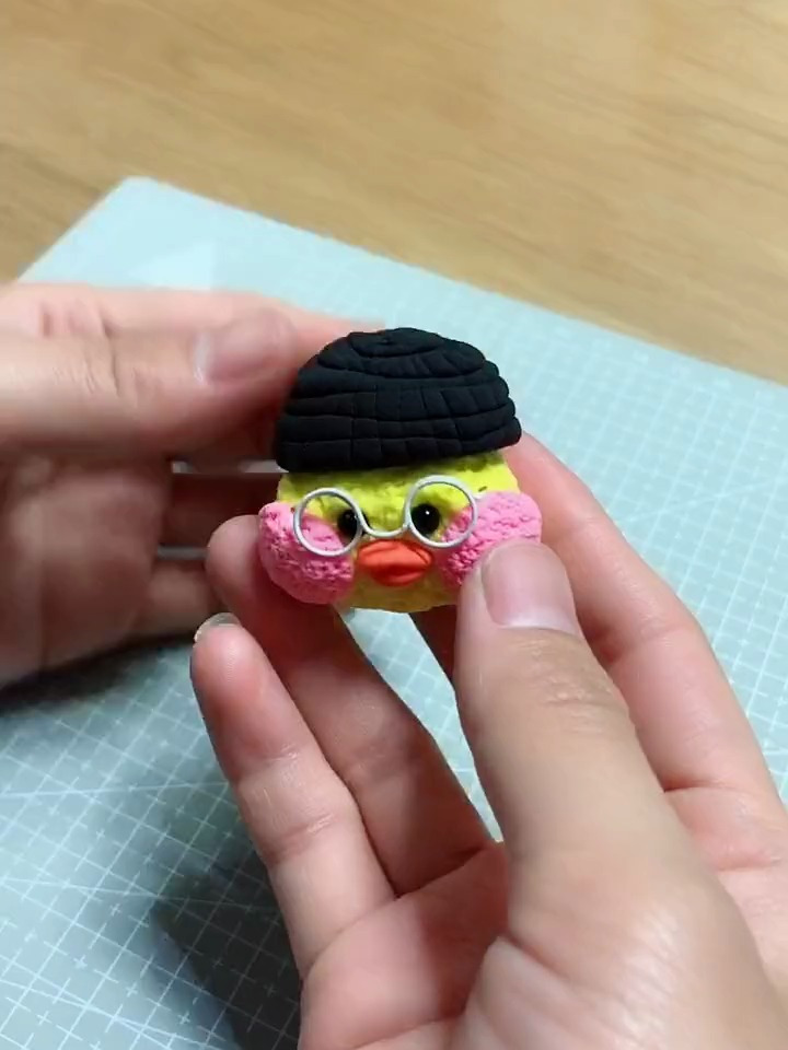 戴眼镜的玻尿酸鸭