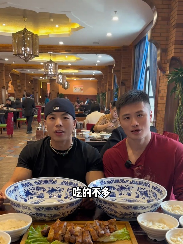 真的被兰州的爆炒牛犊肉惊艳到了,配上白皮子面真攒劲 兰州美食