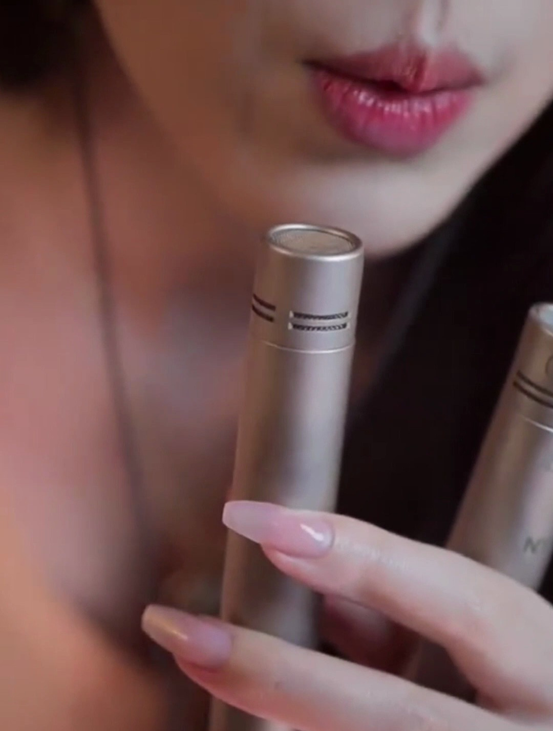 ASMR︱贝拉-助眠 酥麻揉耳朵,敏感催眠发声