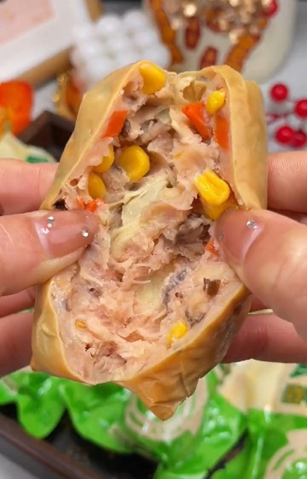 馋了饿了就来一根这个开袋即食的金丝豆皮鸡胸肉卷,有肉有菜