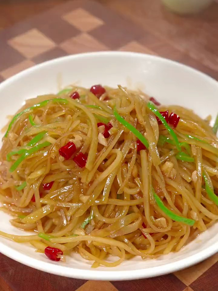 这才是正宗的酸辣土豆丝
