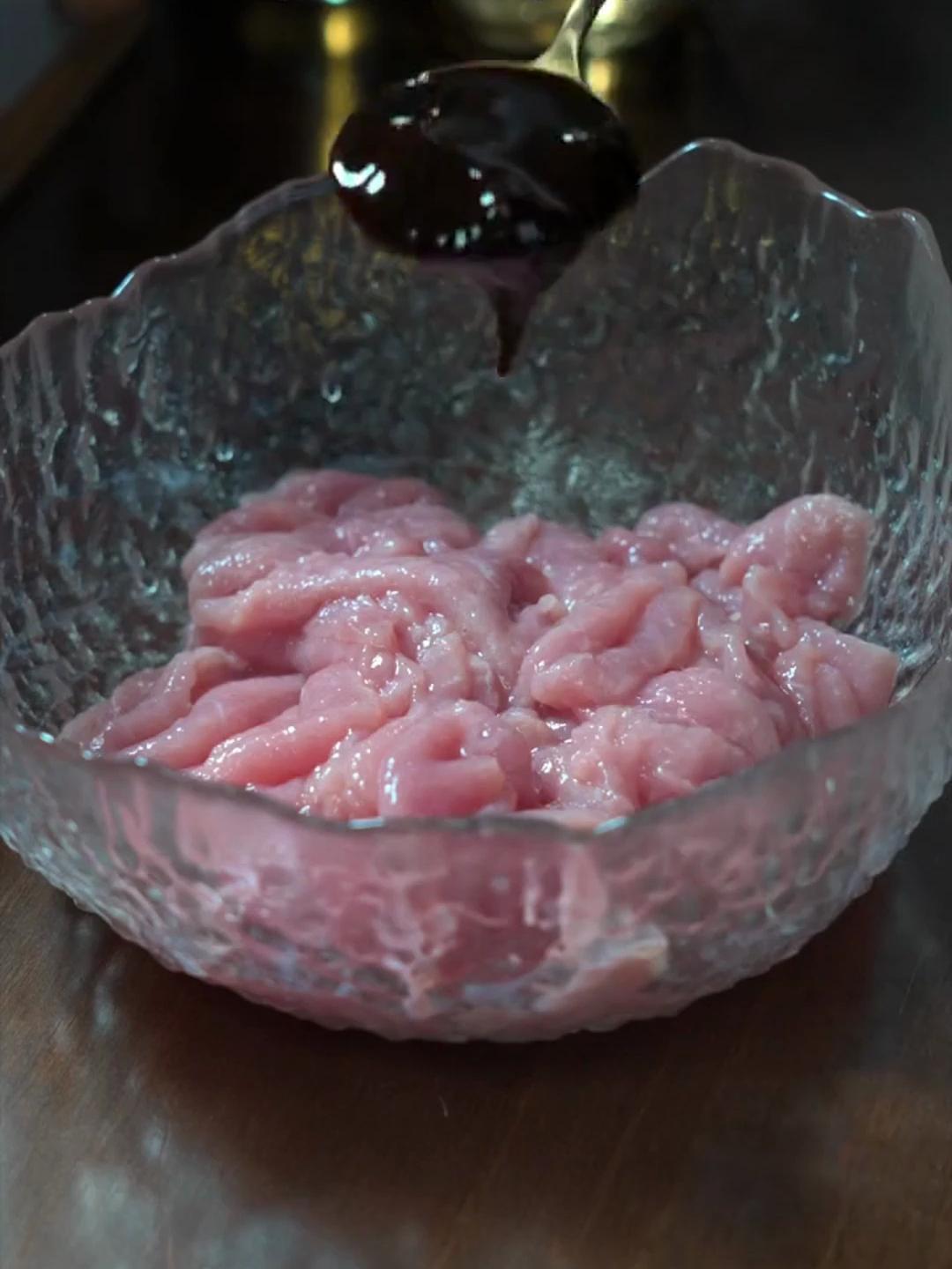 炒肉的家常做法——葱炒肉片