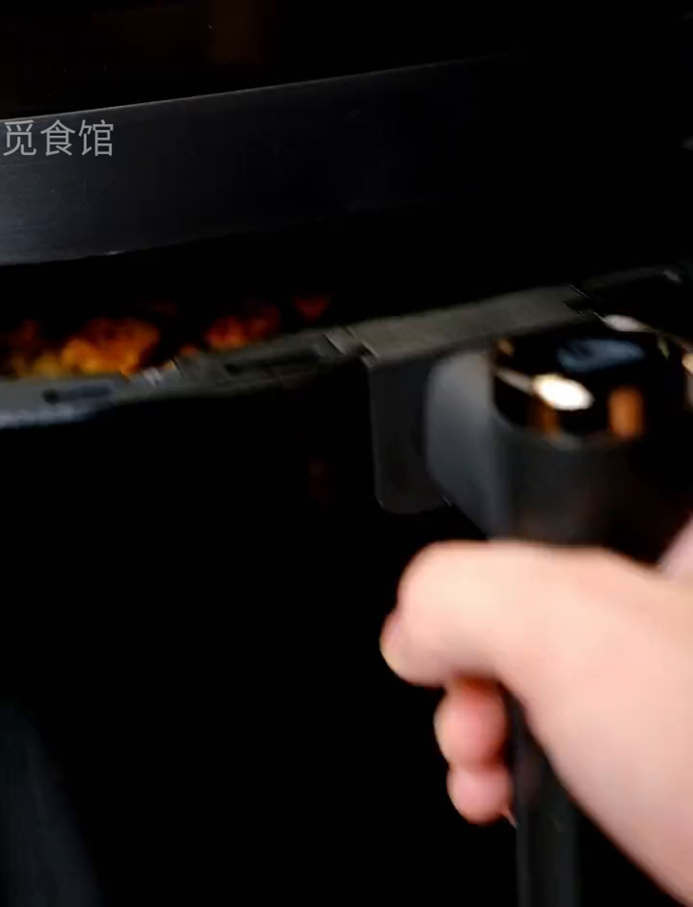 春节家宴必备大菜,泰式香脆猪五花,外皮金黄香脆,内里嫩滑有嚼劲,肥而不腻,美味又易做!