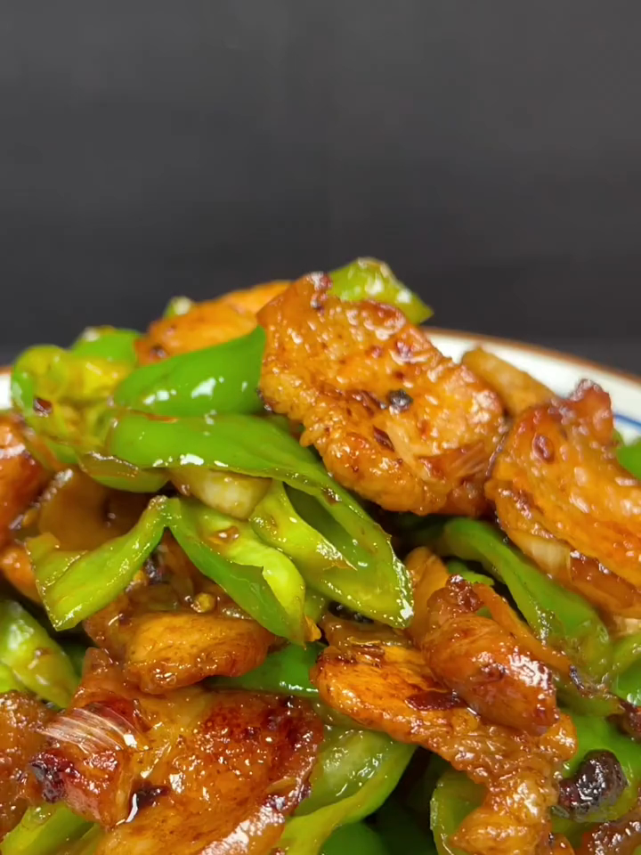 辣椒炒肉,最好吃下饭的一道家常菜