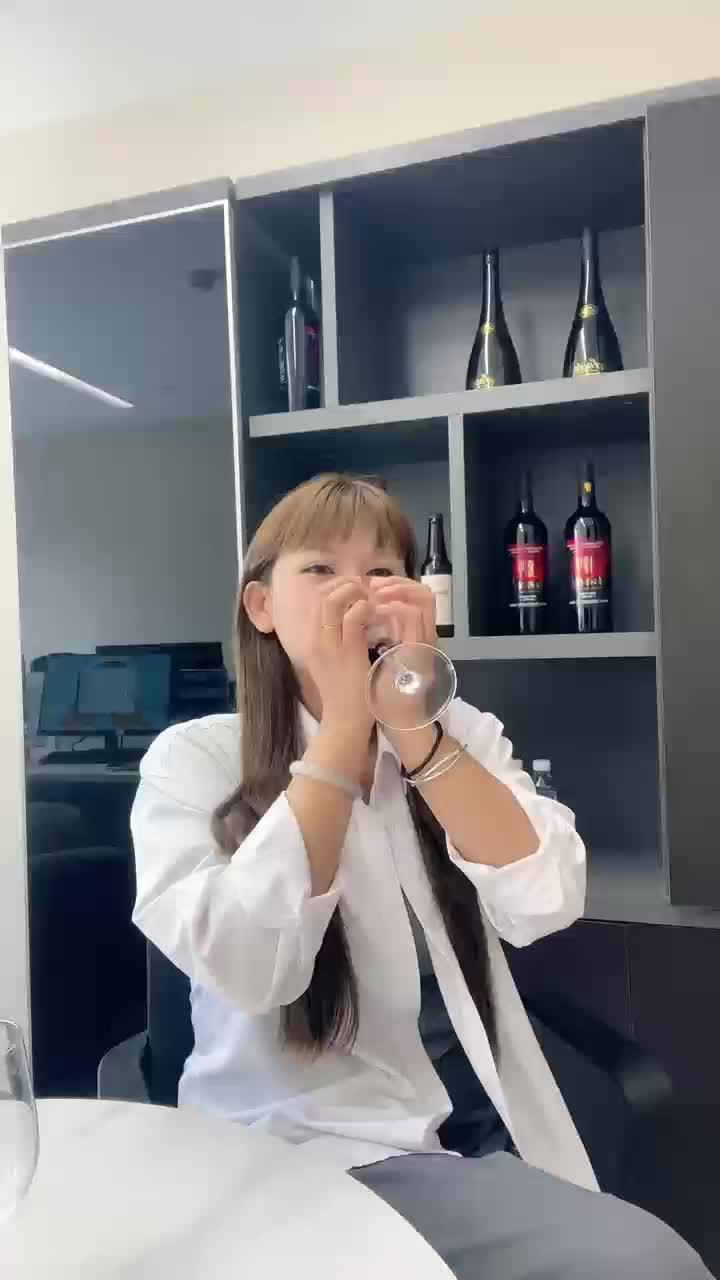 SOOLE葡萄酒学院:必学葡萄酒碰杯礼仪