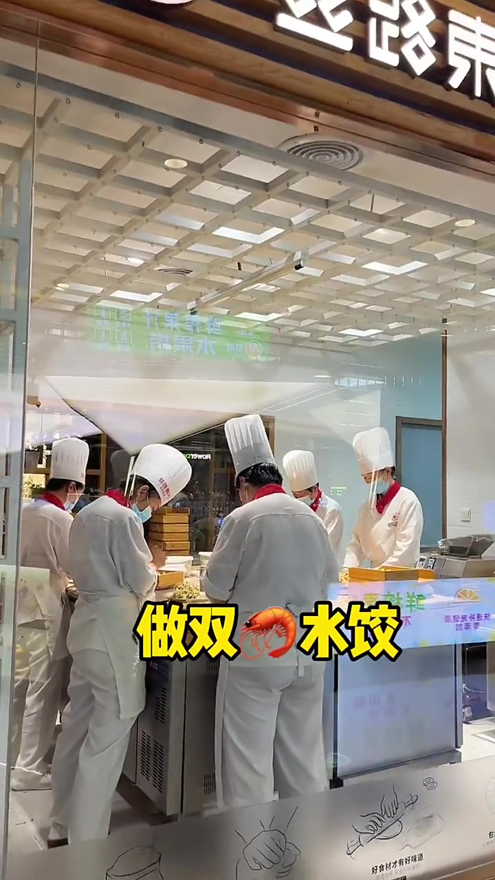 你吃过长的像鸡冠一样蘑菇炖小鸡嘛