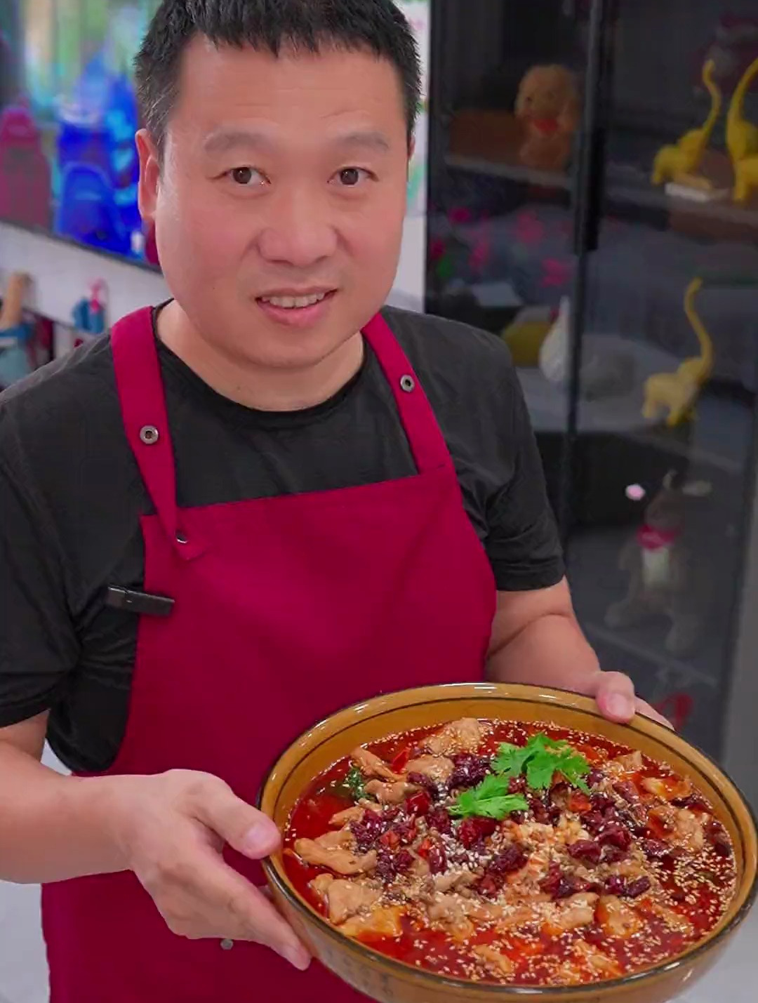 水煮肉片这样做很简单,肉片鲜嫩入味,配菜吃着香,咸香味美下饭