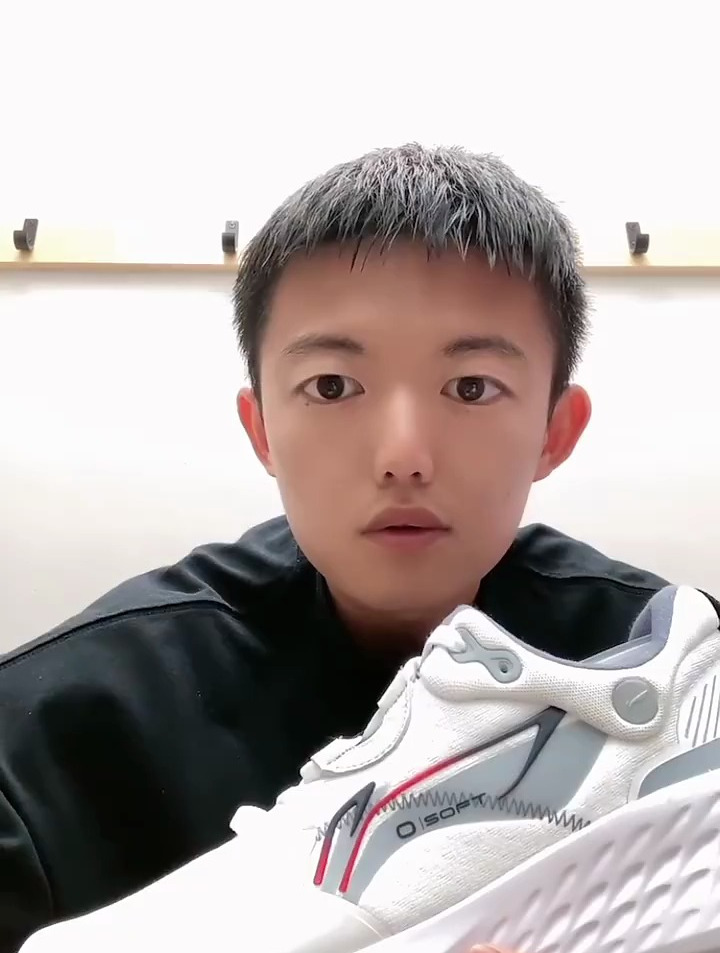 李宁Soft Element 运动休闲鞋讲解测评,整体lightfoam泡棉真舒服