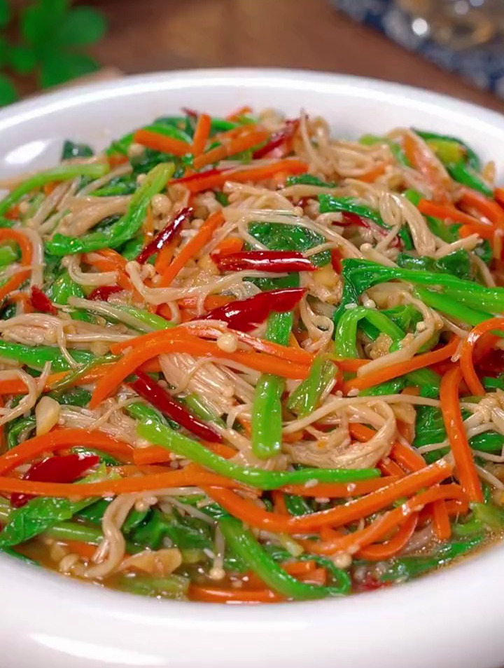 爽脆可口的菠菜拌金针菇