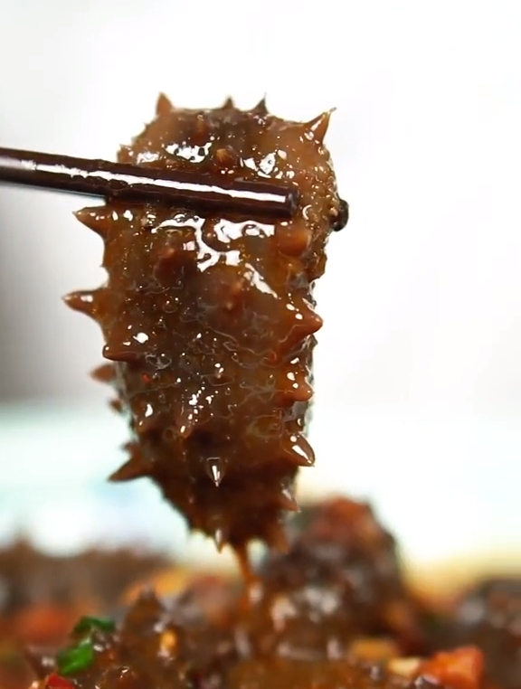 家常炒海参:家常味浓,色泽红亮,软糯入味,营养丰富,巴适得板