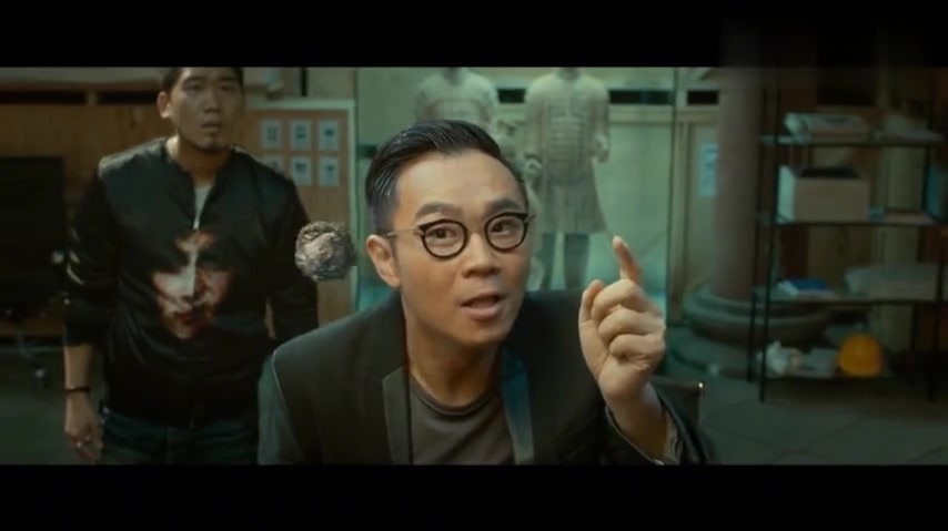 科幻片:王宝强吃下怪球变成怪兽,一举消灭大鹏领导的黑帮!
