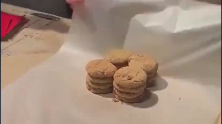 广东老式包装的桃酥,原来是这样打包的,感觉瞬间回到了童年