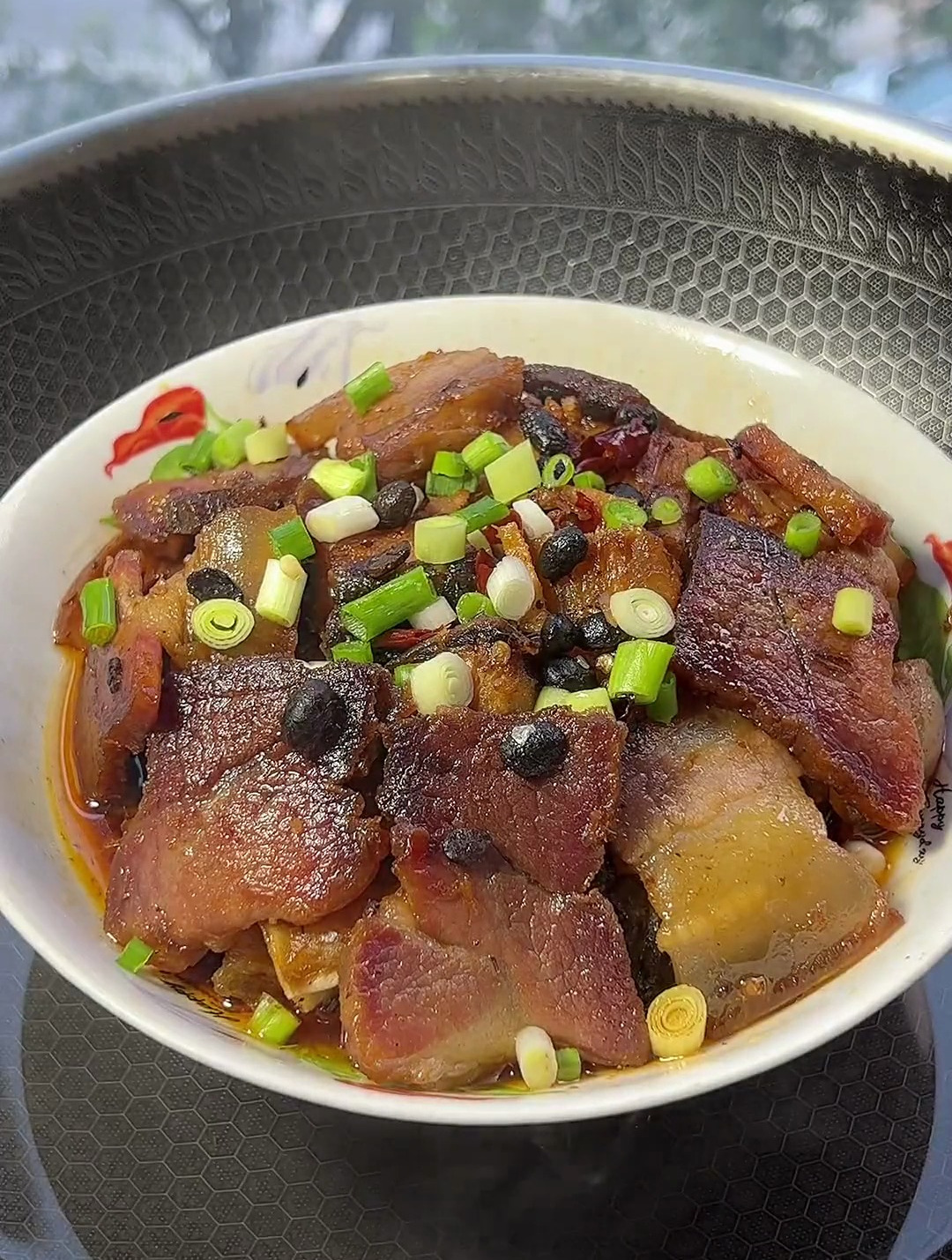 开春了 你们去年做的腊鱼腊肉可以拿出来吃了,这样做不干不咸