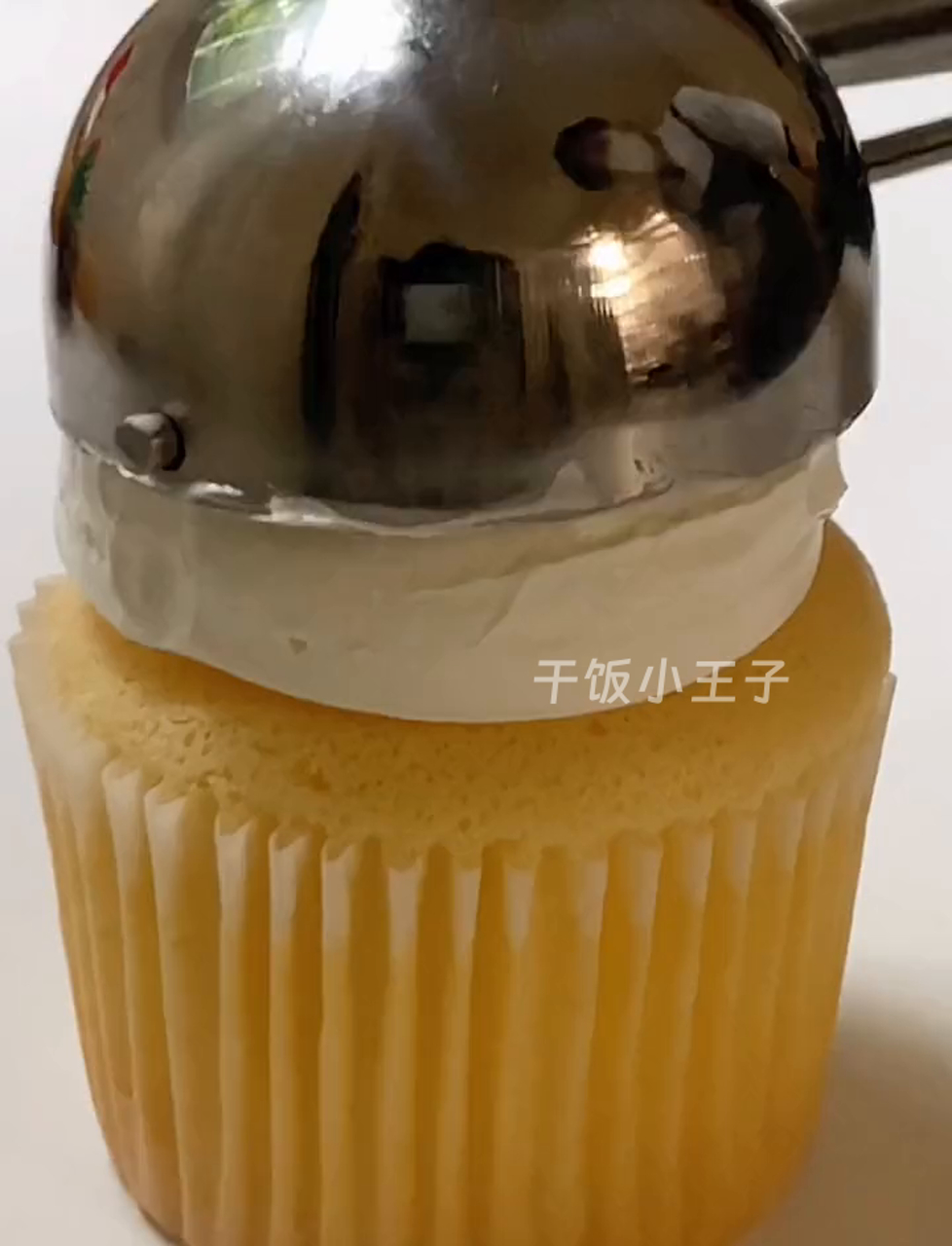 第一场雪来了,咱俩一块儿吃蛋糕吧