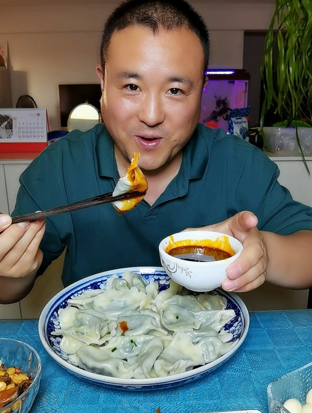 简单家乡味这样的饺子你想吃吗?韭菜鸡蛋馅儿饺子味道超级棒好吃