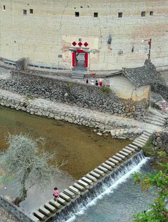 东歪西斜700年不倒,“中华第一奇楼”,也是大鱼海棠神之围楼